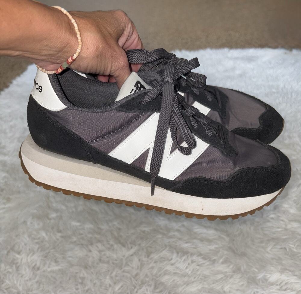 New Balance 237 Women’s 9 Wide Classic Black Retro Style Sneaker. Great Pair